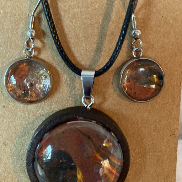 Abstract Acrylic Art Pendant Necklace And Earring Set - Picture 6 of 9